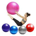 Con la pelota se pueden realizar una gran variedad de ejercicios, es una excelente herramienta para lograr fuerza abdominal, correcta postura y flexibilidad